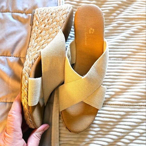 Tommy Bahama Cream Sandals Criss-Cross Straps Wedge Heel Espadrille Size 7.5 - Picture 1 of 12
